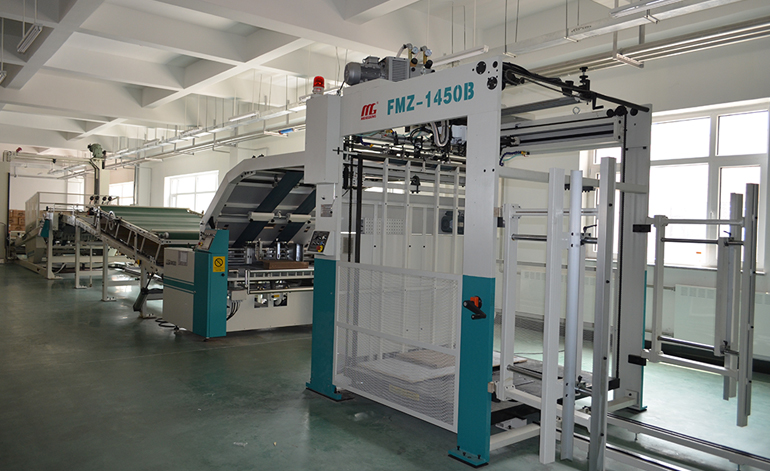 全自動(dòng)裱糊機(jī)